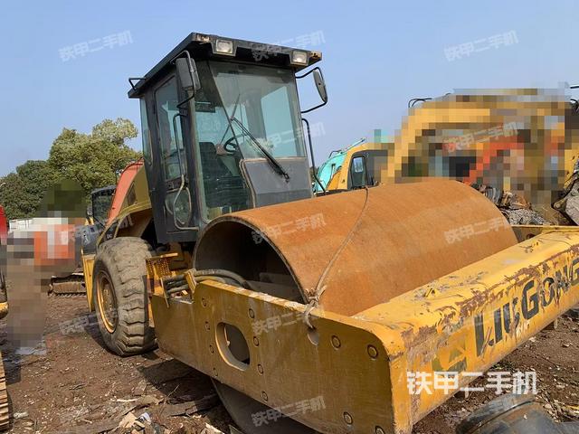 整機右側(cè)(設備外觀及核心部件) 整機右側(cè)(設備外觀及核心部件)