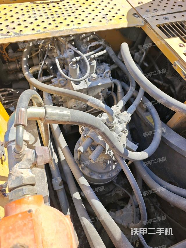 回轉馬達和主控閥（整機外觀）