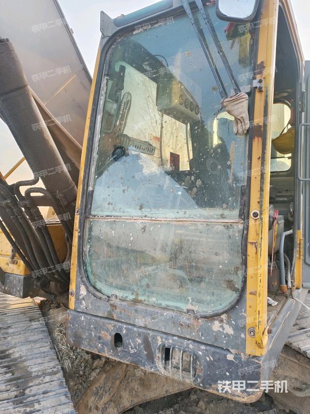 駕駛室左后45度(駕駛室部分) 駕駛室左后45度(駕駛室部分)