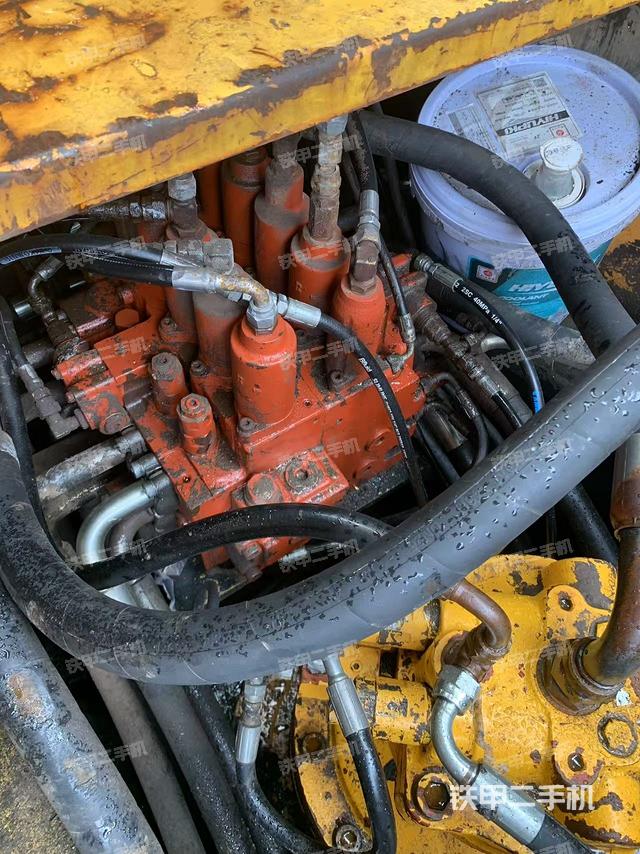 回轉(zhuǎn)馬達和主控閥（整機外觀）