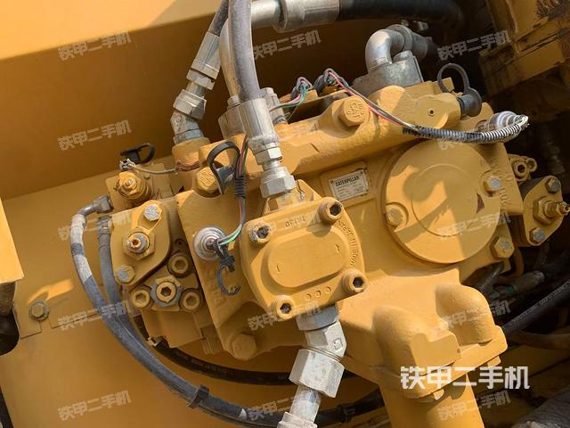 液壓泵艙室正面整體（整機(jī)外觀）