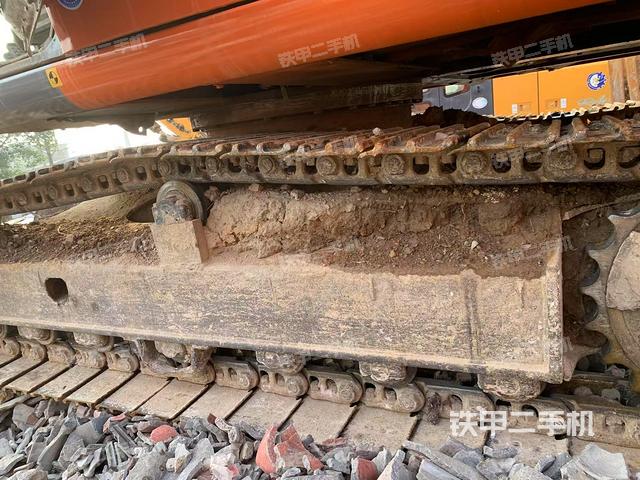 單側履帶整體(整機外觀) 單側履帶整體(整機外觀)