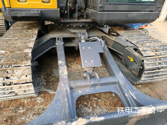 轉(zhuǎn)盤和下車架正前（工作和回轉(zhuǎn)裝置）