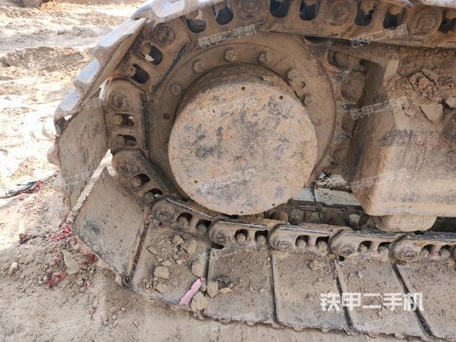 右驅(qū)動輪（行走機(jī)構(gòu)）