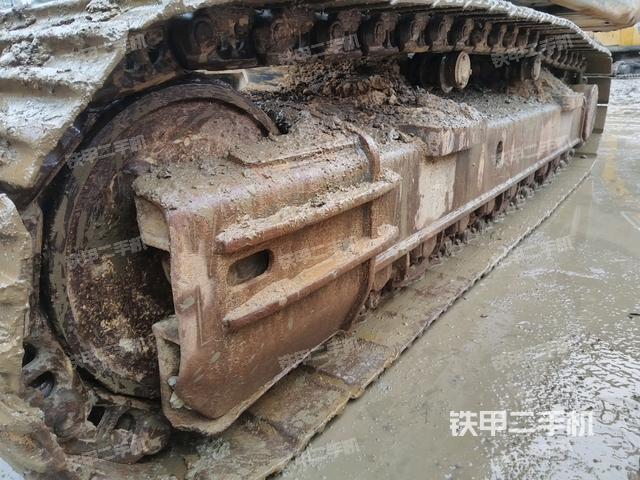 左側(cè)履帶整體?(行走機(jī)構(gòu)) 左側(cè)履帶整體?(行走機(jī)構(gòu))