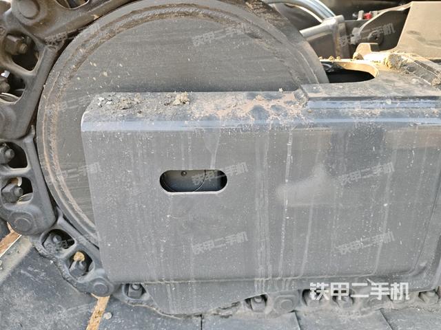 左驅(qū)動輪（行走機(jī)構(gòu)）