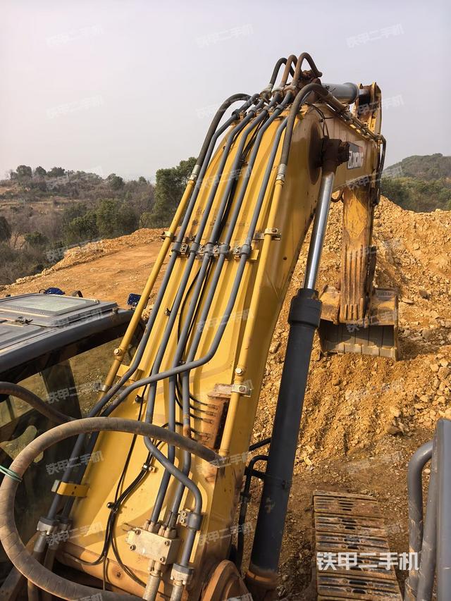 大臂背部俯視（工作和回轉(zhuǎn)裝置）