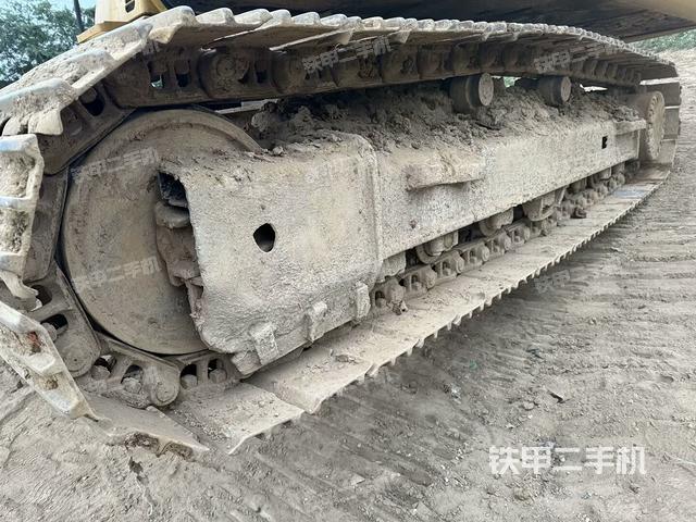 單側(cè)履帶整體（整機(jī)外觀）