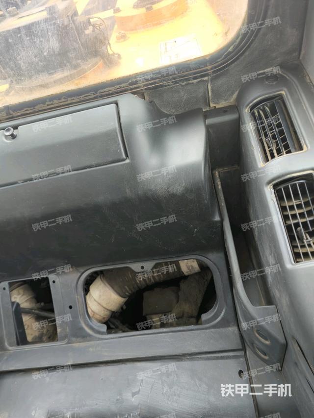 后窗玻璃角標（駕駛室部分）