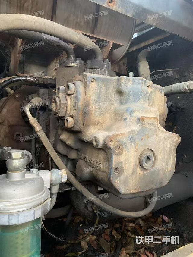 液壓泵艙室正面整體（整機外觀）