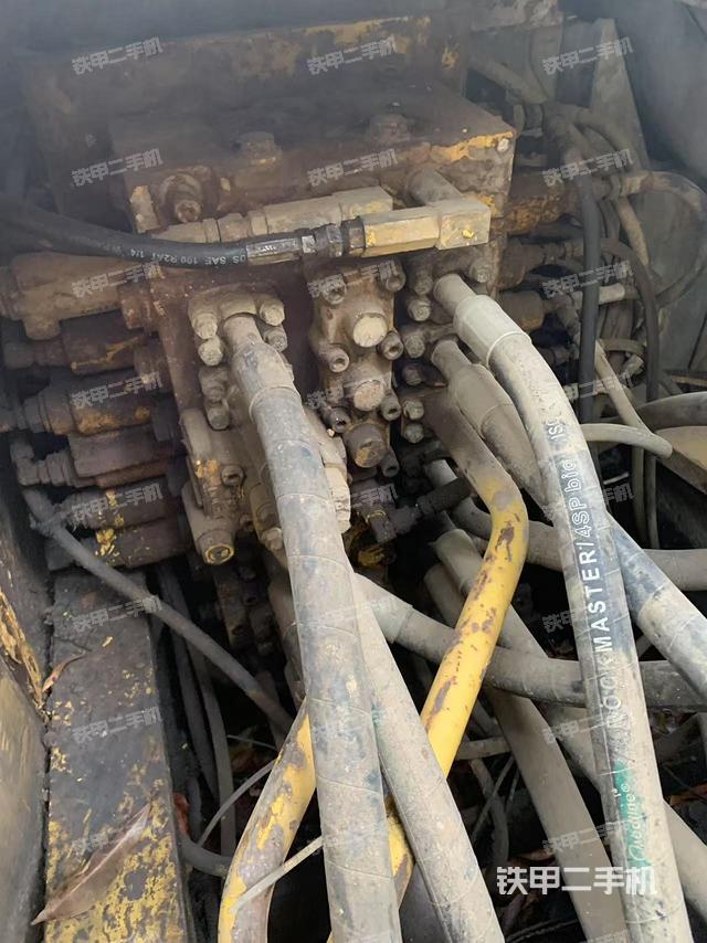 回轉馬達和主控閥（整機外觀）