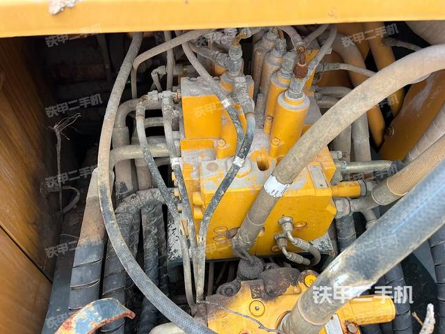 回轉(zhuǎn)馬達和主控閥（整機外觀）