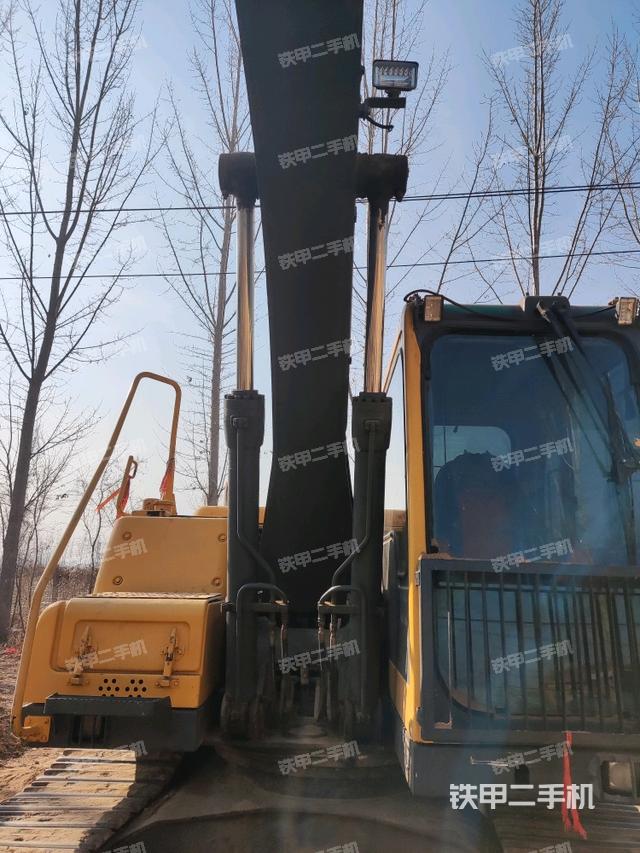 大臂油缸整體?豎拍（工作和回轉(zhuǎn)裝置）