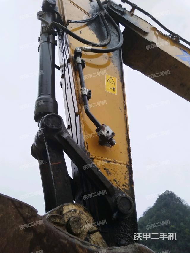 小臂整體左后(工作和回轉(zhuǎn)裝置) 小臂整體左后(工作和回轉(zhuǎn)裝置)