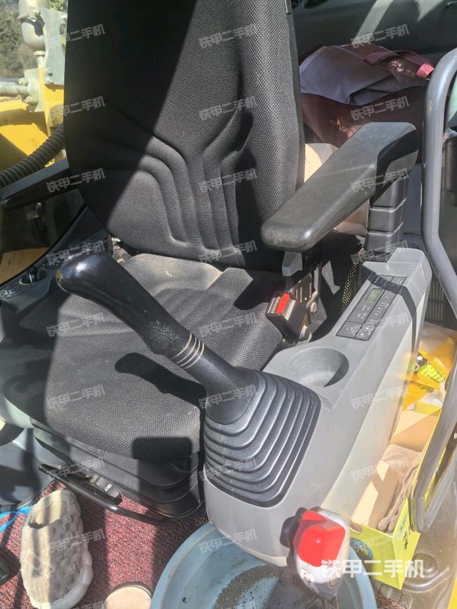 座椅左側控制臺/音響/含左手柄(駕駛室部分) 座椅左側控制臺/音響/含左手柄(駕駛室部分)