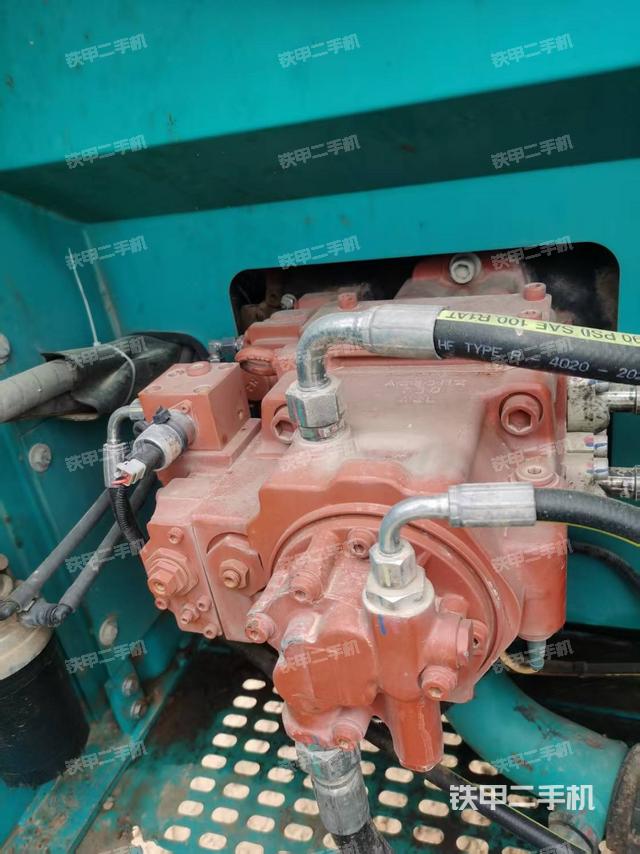 液壓泵艙室正面整體（整機(jī)外觀）