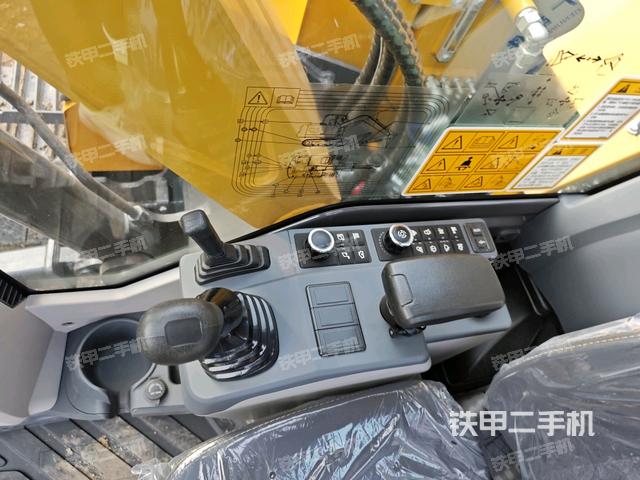 座椅左側(cè)控制臺/音響/含左手柄（駕駛室部分）