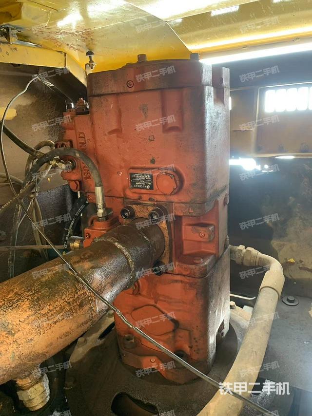 液壓泵艙室正面整體(整機(jī)外觀) 液壓泵艙室正面整體(整機(jī)外觀)