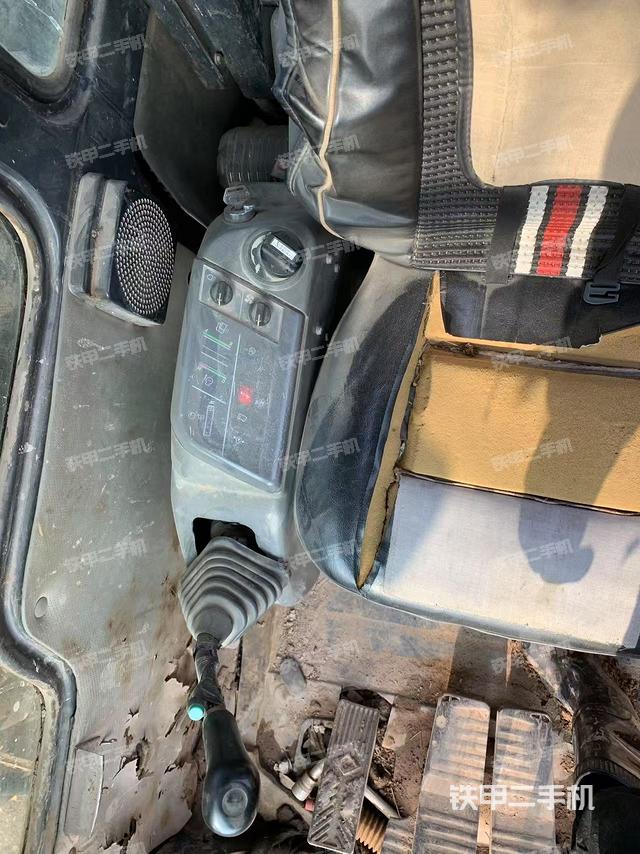 駕駛室整體（整機外觀）