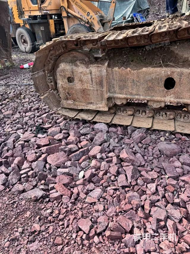 右驅(qū)動(dòng)輪（行走機(jī)構(gòu)）