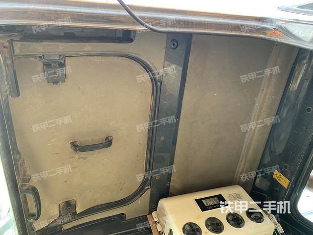 駕駛室頂部（整機外觀）