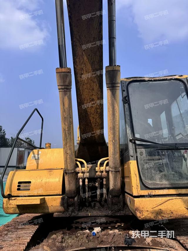 大臂油缸整體?豎拍（工作和回轉(zhuǎn)裝置）