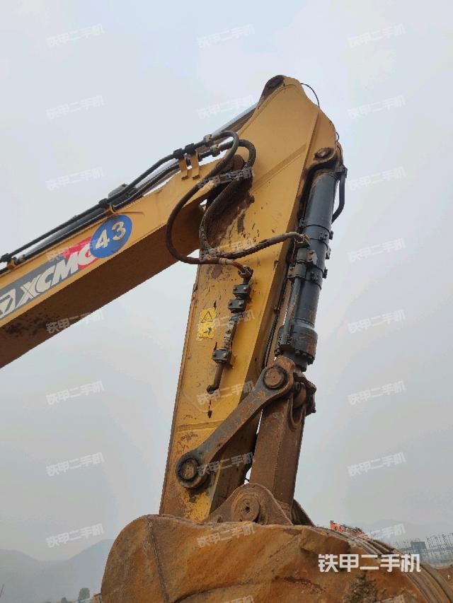 小臂整体右前(工作和回转装置) 小臂整体右前(工作和回转装置)