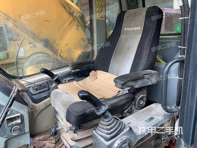 駕駛室整體（整機外觀）