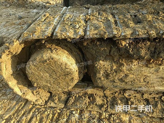 左驅(qū)動輪（行走機構(gòu)）