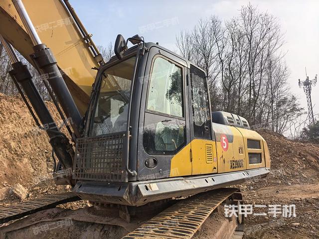 駕駛室左前45度（駕駛室部分）