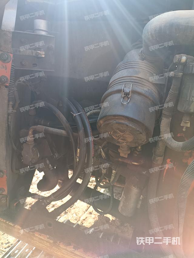 液压泵舱室正面整体（整机外观）