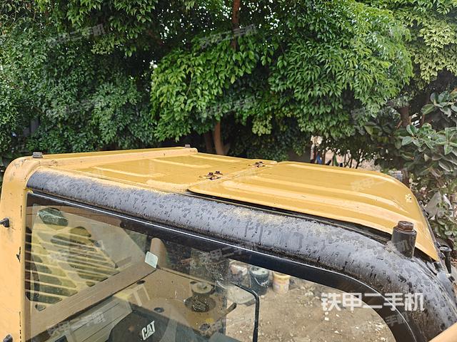 驾驶室顶部（整机外观）