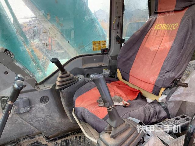 駕駛室整體（整機(jī)外觀）