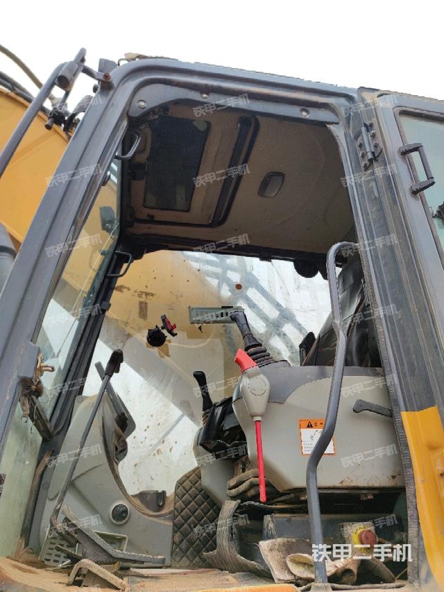 顶棚整体(驾驶室部分) 顶棚整体(驾驶室部分)