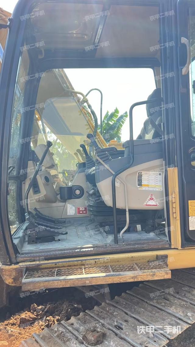 驾驶室整体（整机外观）