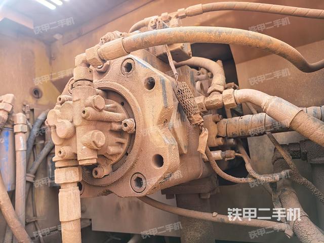 液壓泵斜45?右（大件艙室）