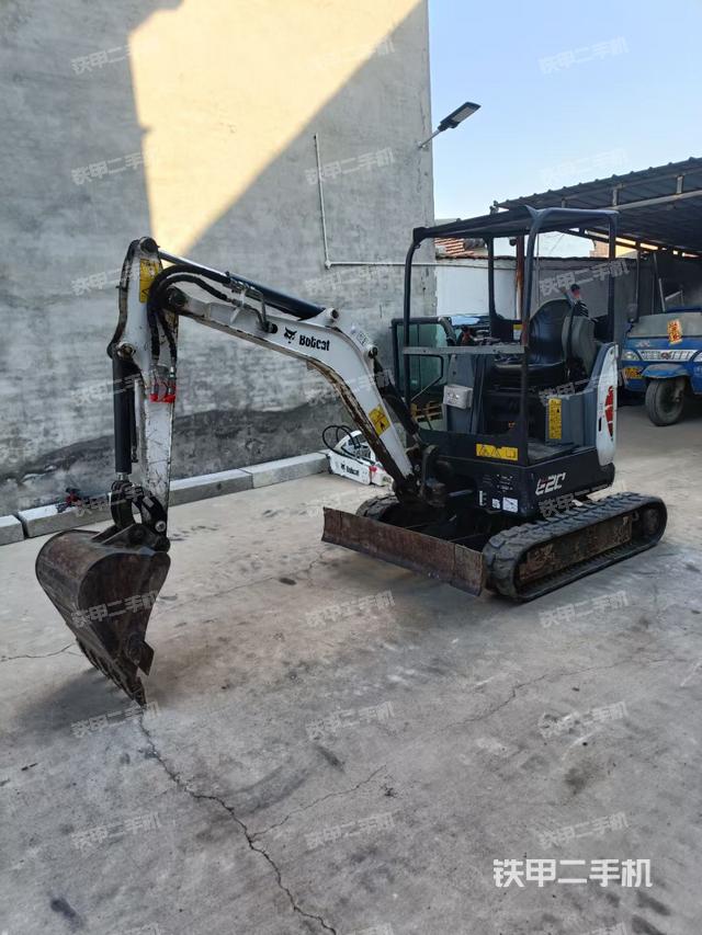 驾驶室顶部（整机外观）