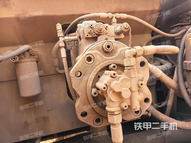 液壓泵斜45?左（大件艙室）