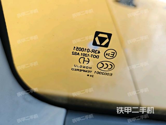 左后方玻璃角標(biāo)（駕駛室部分）