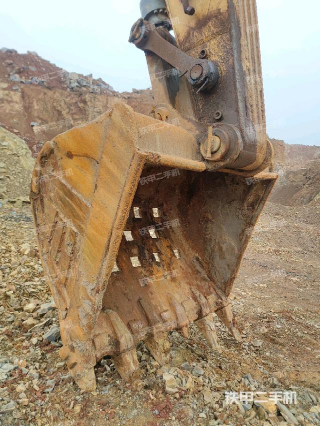 铲斗右后整体(工作和回转装置) 铲斗右后整体(工作和回转装置)