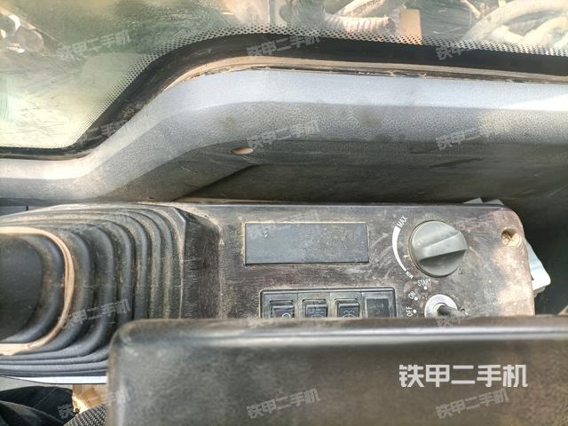 座椅右側(cè)控制臺(tái)/鑰匙門/油門/含右手柄(駕駛室部分) 座椅右側(cè)控制臺(tái)/鑰匙門/油門/含右手柄(駕駛室部分)