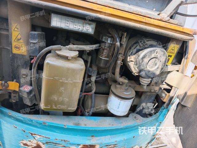 回轉(zhuǎn)馬達和主控閥（整機外觀）