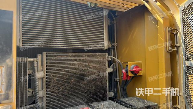 散熱器正面(大件艙室) 散熱器正面(大件艙室)