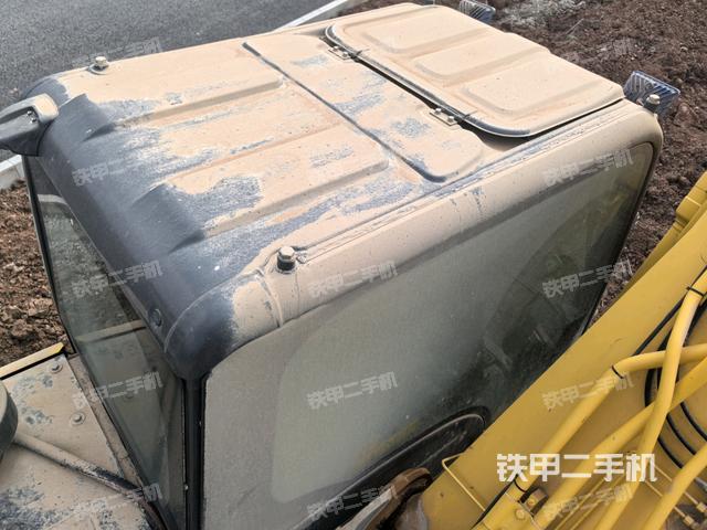 氣門(mén)室蓋螺絲特寫(xiě)（上車(chē)部件）