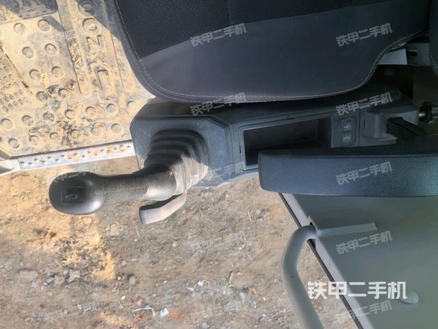 座椅右側(cè)控制臺/鑰匙門/油門/含右手柄（駕駛室部分）