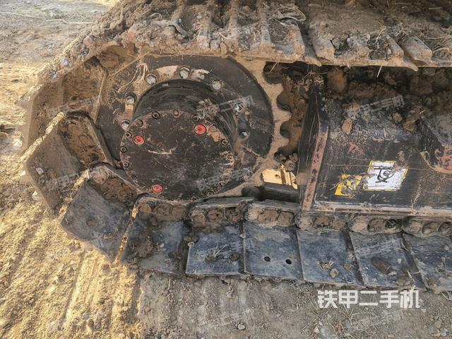 右驅(qū)動輪（行走機構(gòu)）