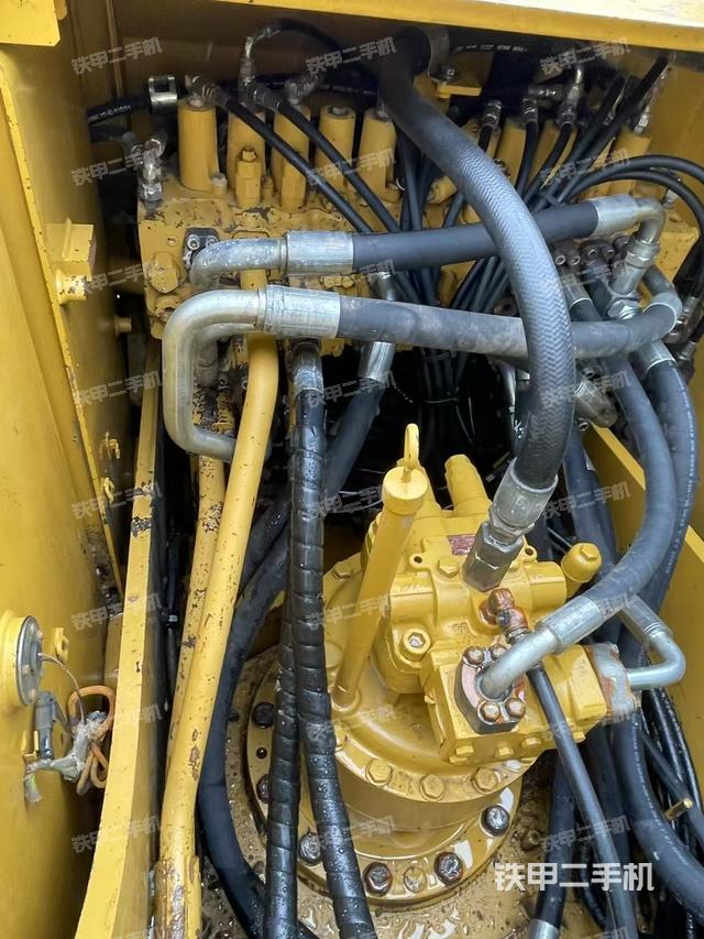 回轉(zhuǎn)馬達和主控閥（整機外觀）