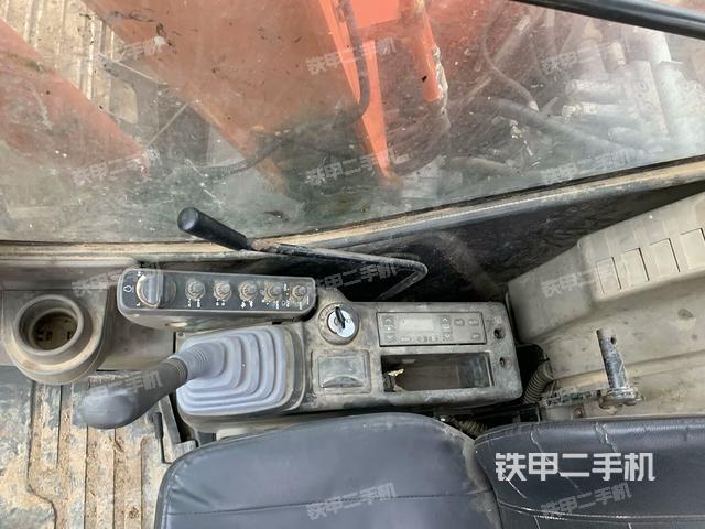 座椅右側(cè)控制臺(tái)/鑰匙門/油門/含右手柄（駕駛室部分）