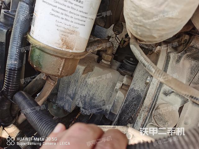 液压泵舱室正面整体（整机外观）