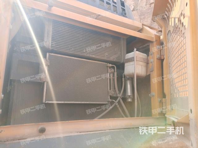 散熱器正面(大件艙室) 散熱器正面(大件艙室)